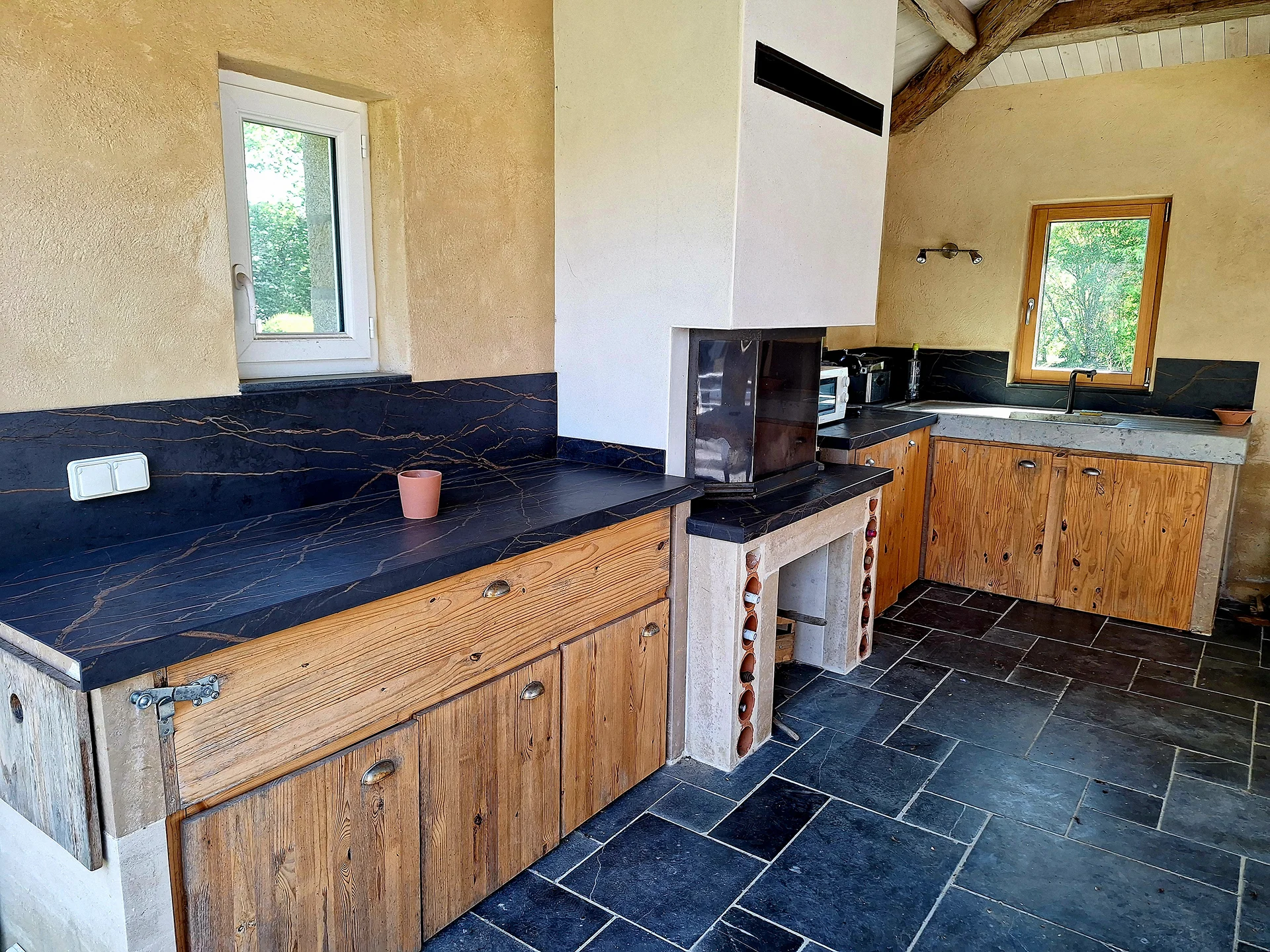 Taille de pierre et cuisine d'été DEKTON à Challans